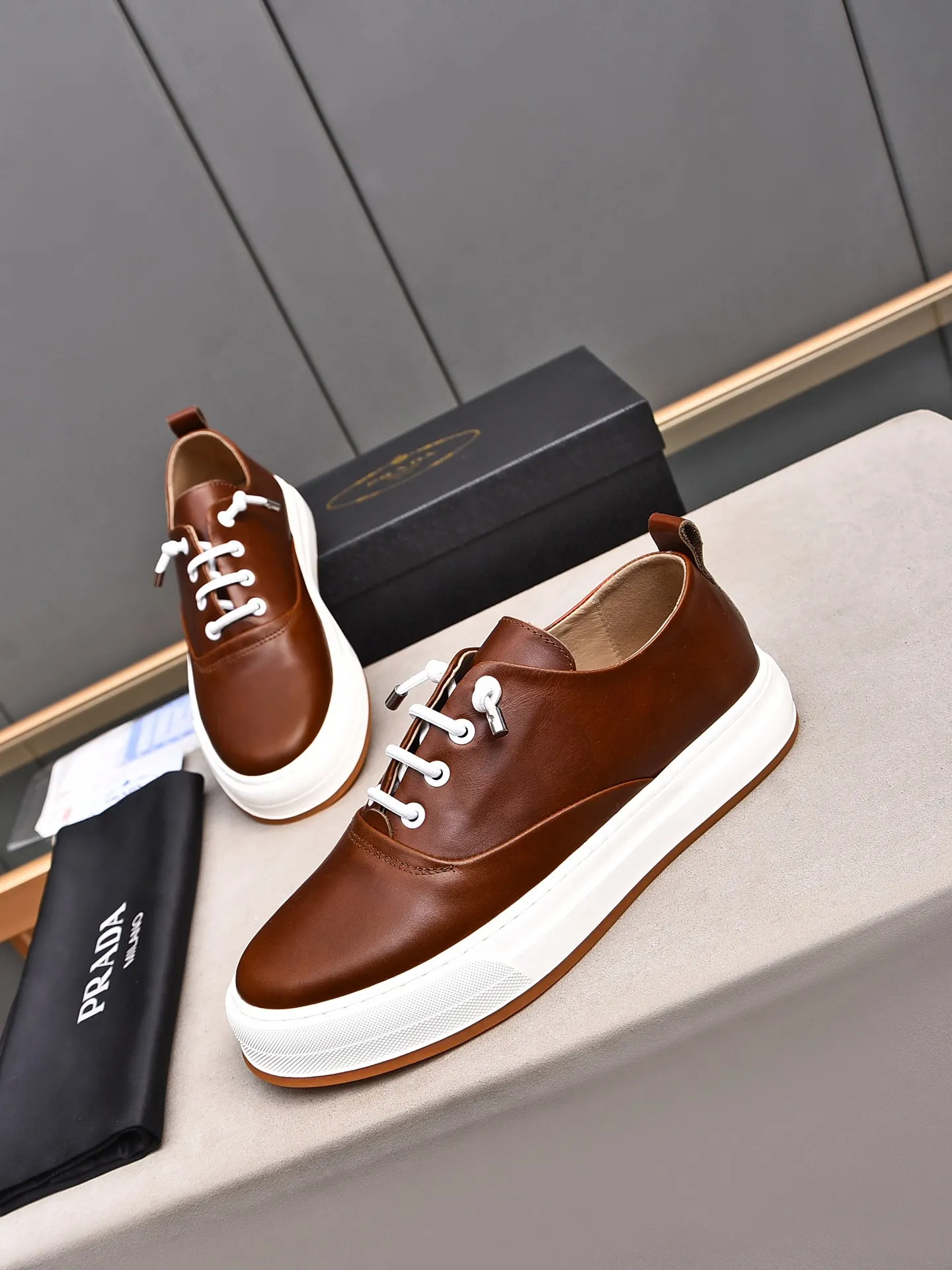 Men's Men's Shoes 💰440 [Top-grade butter leather] 🆕🔥New update🔥👟PRADA (Prada) new products are released, imported soft butter leather, fashionable to allow air to penetrate the entire shoe, Niu B's shoes [strong] bring an extremely comfortable and breathable feeling! Beautiful inside and out! Exquisite workmanship, 😌Code number: 38~44 (45 customized) Three colors to choose from.